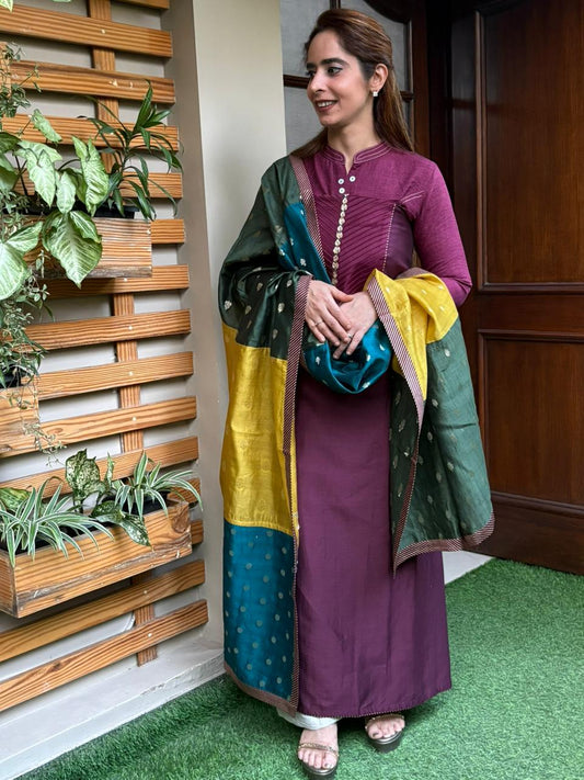 Elegant unstitched suit is crafted in premium Maheshwari fabric