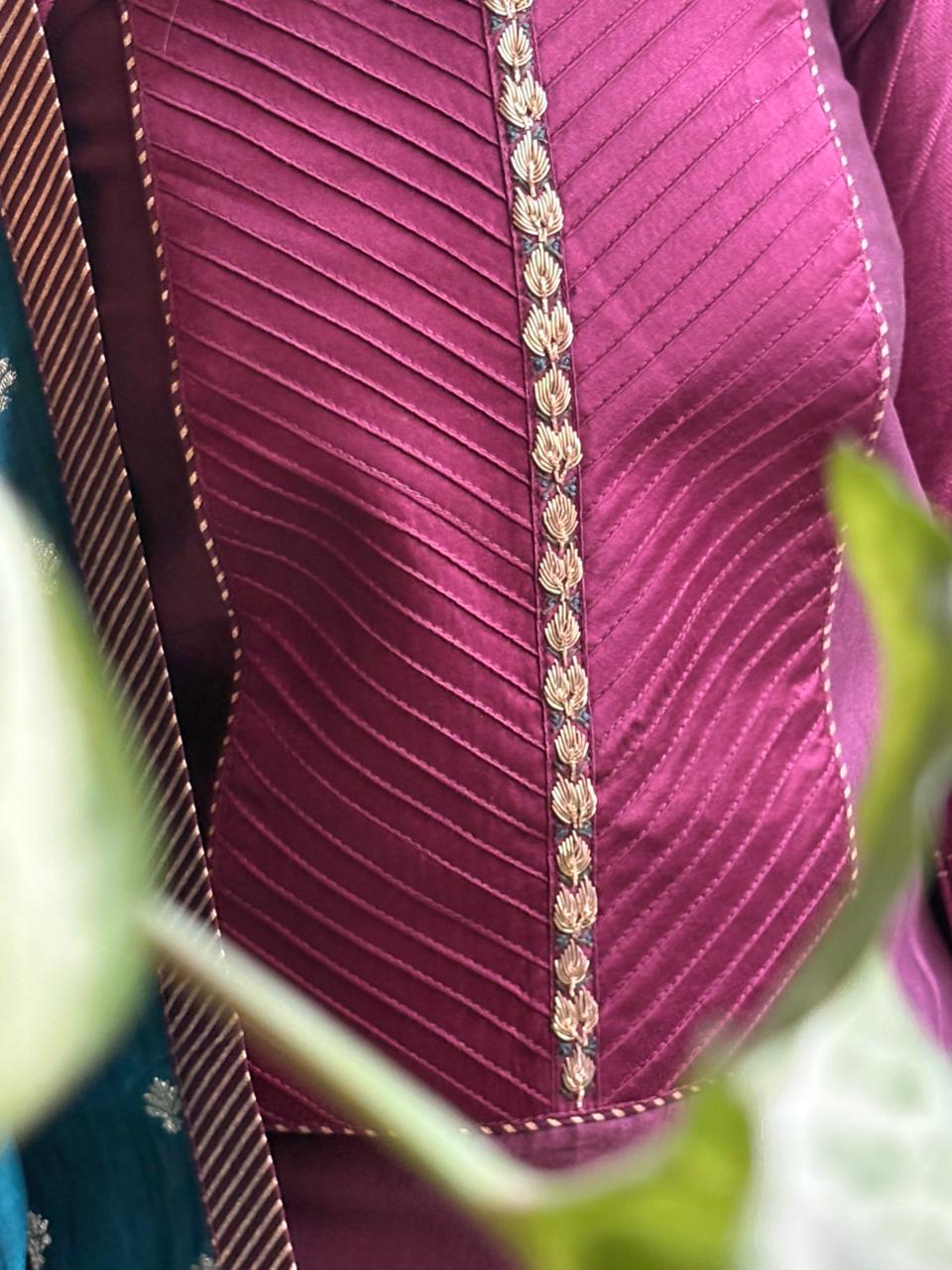 Elegant unstitched suit is crafted in premium Maheshwari fabric