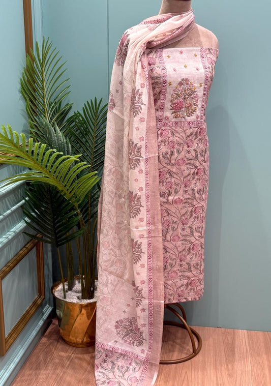 Graceful unstitched suit set is crafted in soft cotton fabric