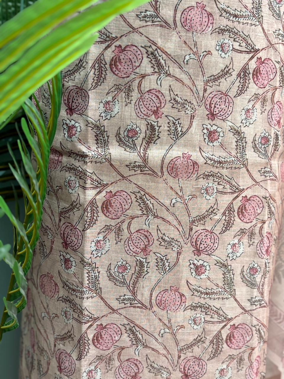 Graceful unstitched suit set is crafted in soft cotton fabric