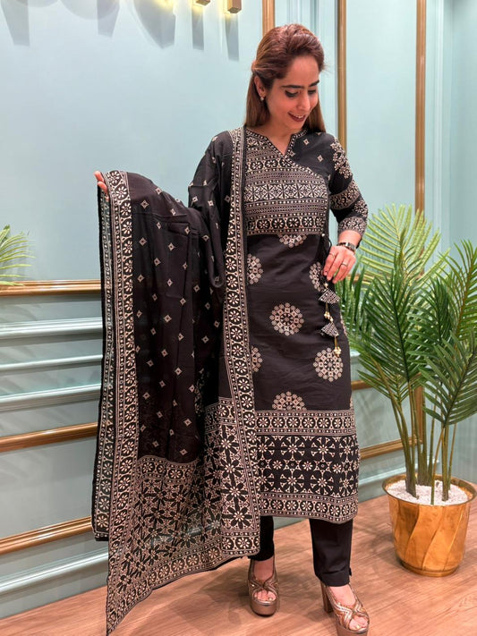 Ethnic style with this elegant cotton kurti set