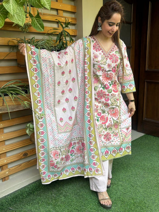 Elegant kurti set is crafted in soft muslin cotton fabric