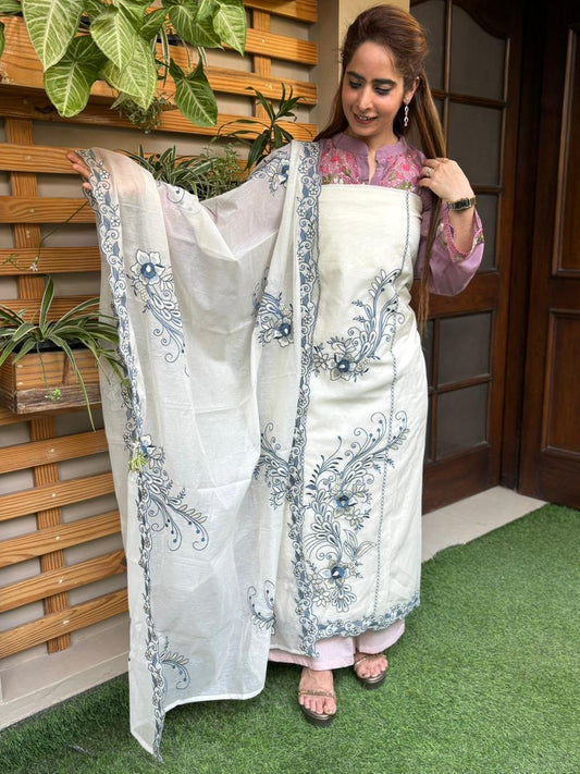 Elegant unstitched suit crafted in soft mul cotton fabric