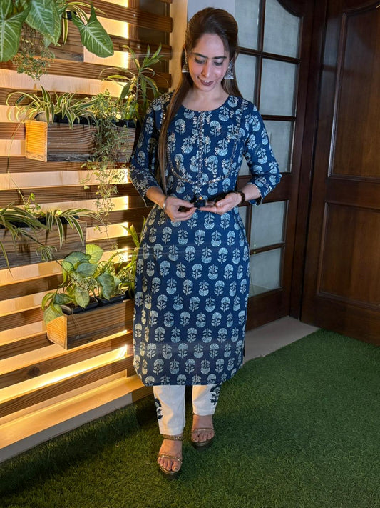 Elegant kurta set is crafted in comfortable cotton fabric