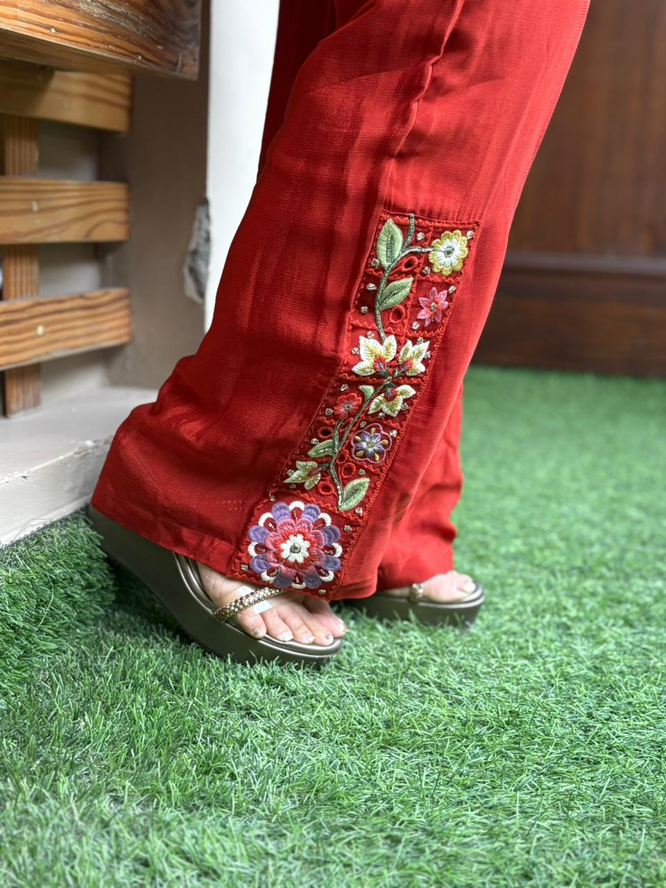 Elegance with this stunning Chinon cord set