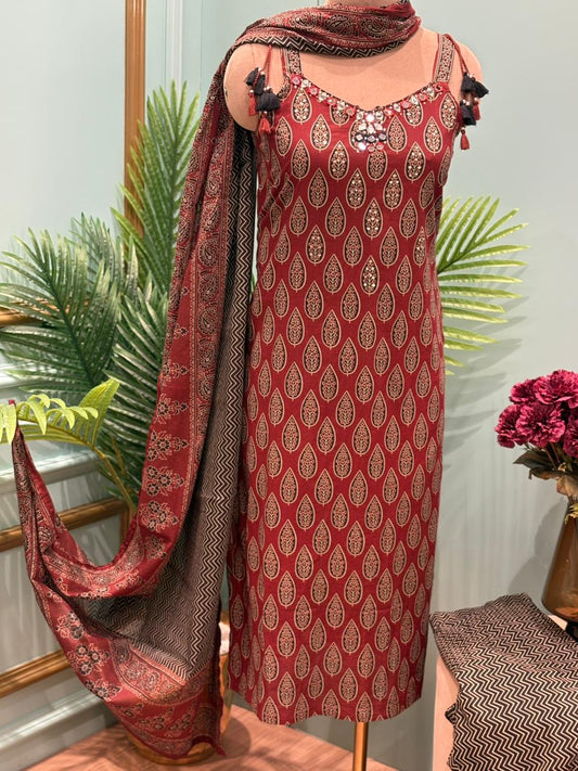 Meet this elegant cotton kurti set designed for effortless everyday grace