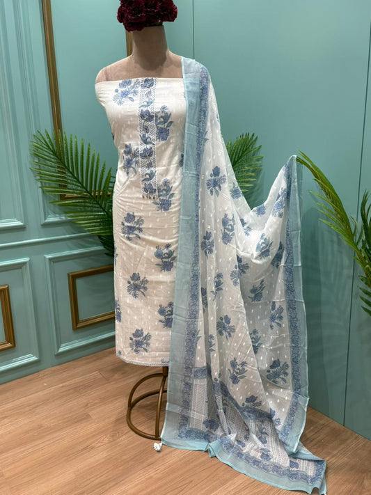 Everyday wardrobe with this beautifully designed unstitched cotton suit