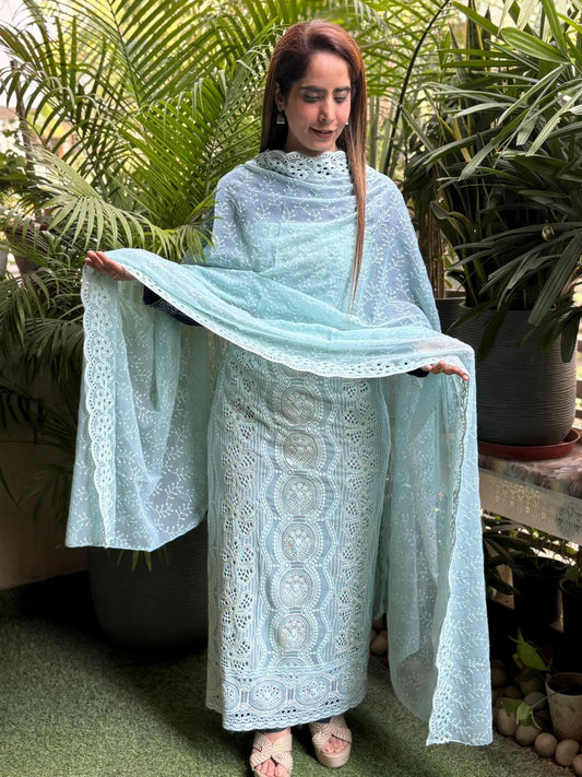Craftsmanship in this stunning unstitched georgette suit set
