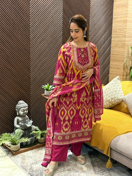 Comfort in this stunning cotton kurti set