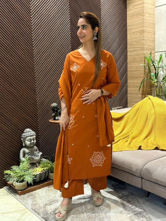 Grace meets comfort in this beautifully crafted cotton kurti set