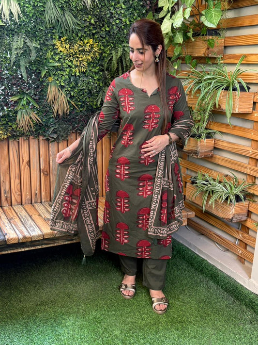 Kurti set blends comfort with timeless style