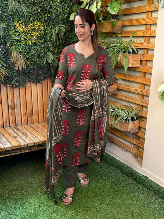 Kurti set blends comfort with timeless style