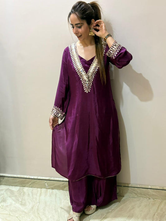 Stunning kurta set crafted from rich crepe fabric