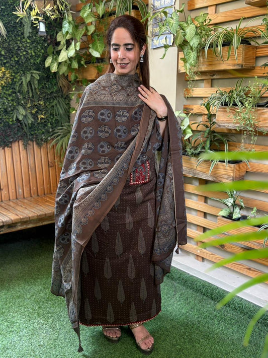 Beautifully designed unstitched cotton suit