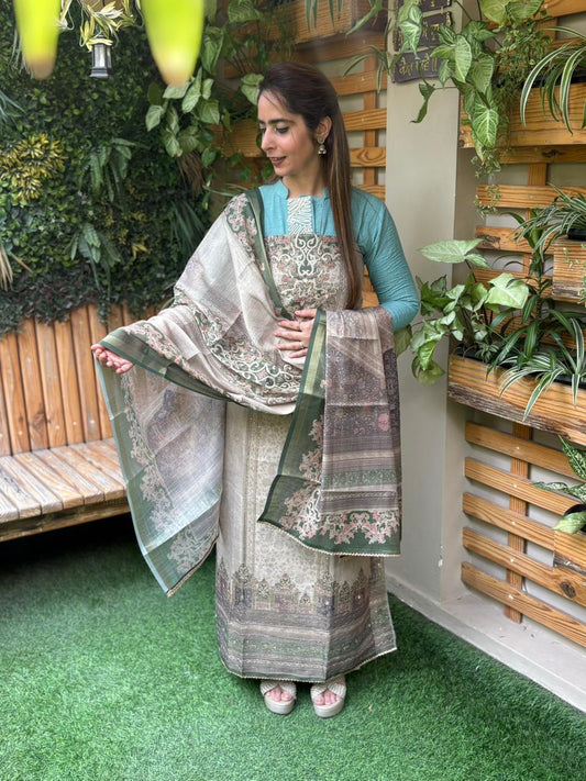 Beautiful unstitched fabric suit