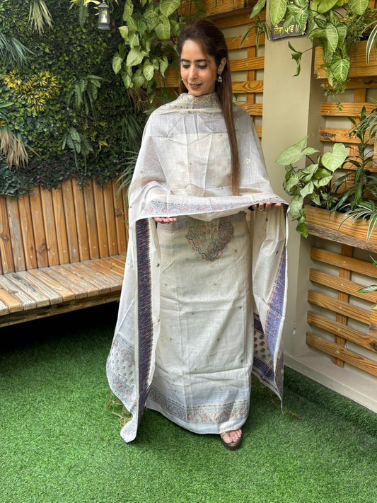 Beautiful unstitched fabric suit
