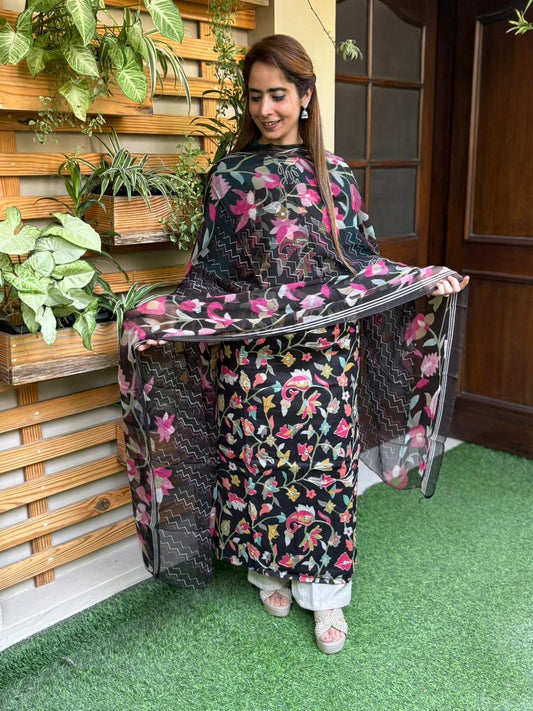Unstitched suit in soft muslin cotton