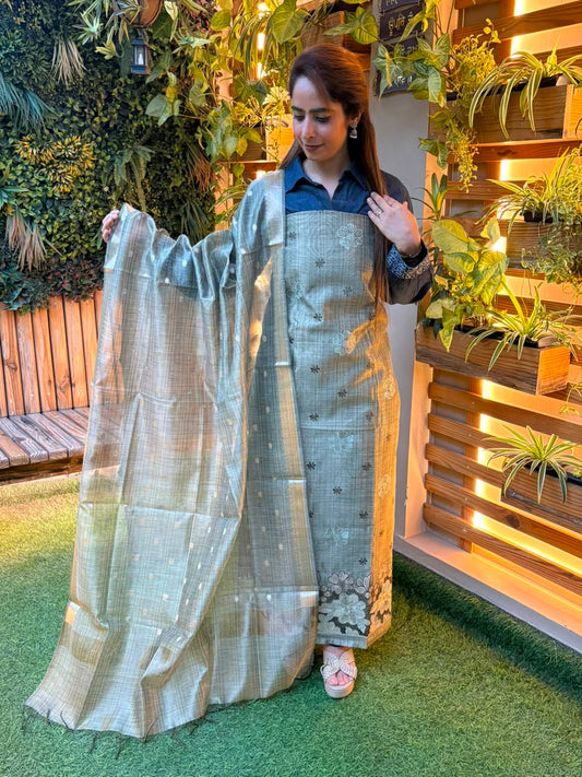 Graceful unstitched suit