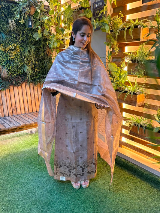 Graceful unstitched suit
