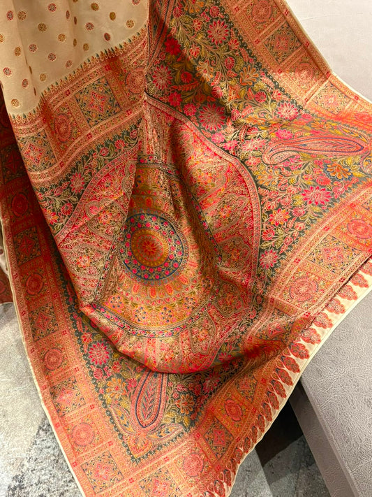 Elegant running saree showcases beautiful Ghadi