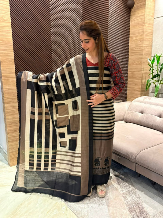 Elegant unstitched suit