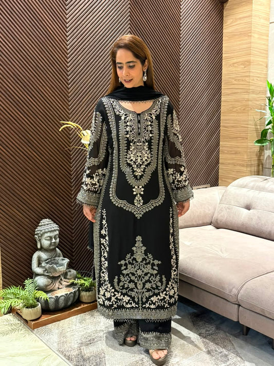 Elegant Pakistani Kurta Set