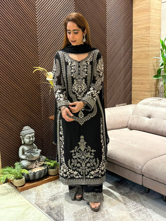 Elegant Pakistani Kurta Set