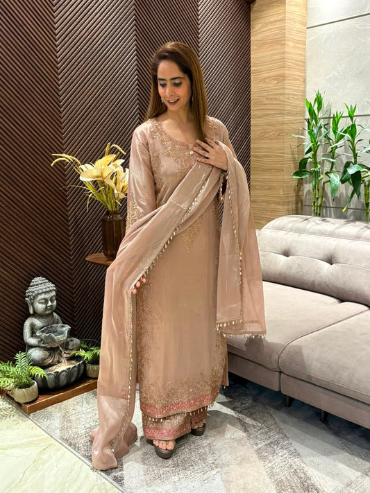 Elegant Pakistani Kurta Set