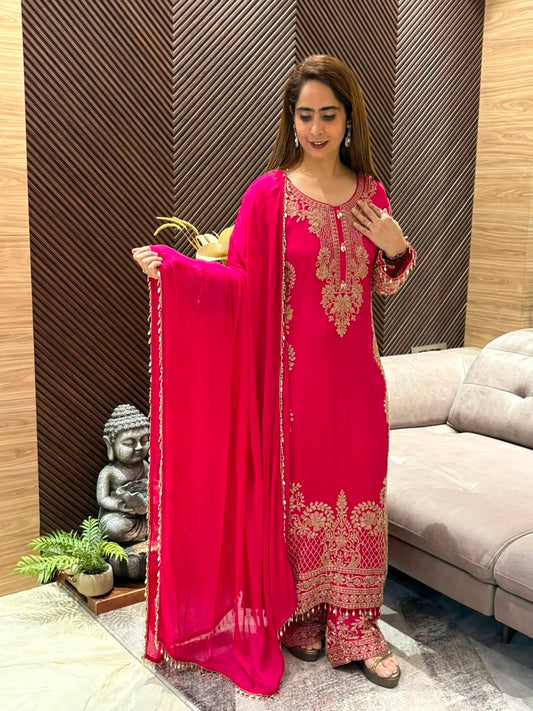 Stunning Pakistani Kurta Set