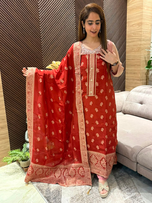 Elegant unstitched suit