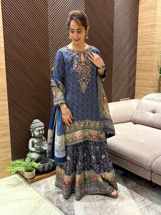 Elegant crepe fabric kurta set
