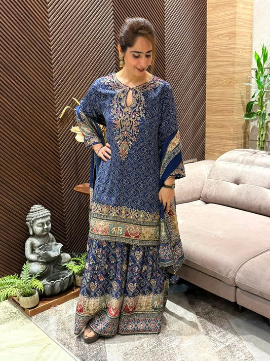Elegant crepe fabric kurta set