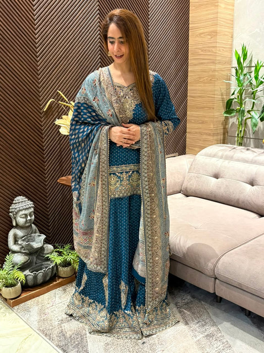 Elegant crepe fabric kurta set