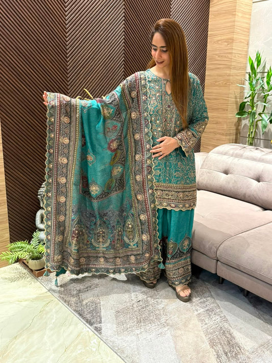 Elegant Chinon fabric kurta set