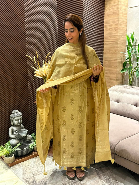 Luxurious Uppada silk elegant unstitched suit