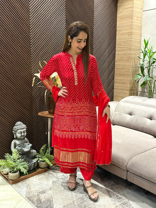 Exquisite kurti set crafted in luxurious Gaji silk fabric.