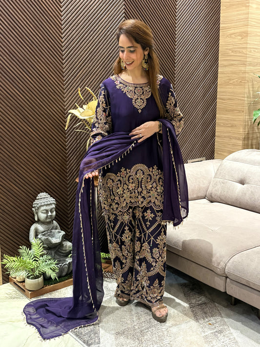 Timeless elegance with this luxurious silk fabric kurta set