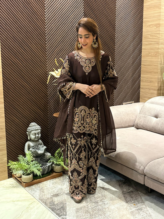 Timeless elegance with this luxurious silk fabric kurta set