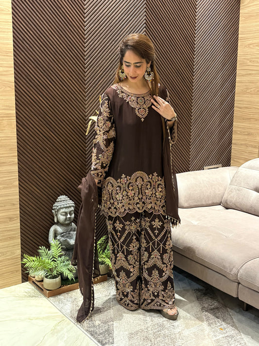 Timeless elegance with this luxurious silk fabric kurta set