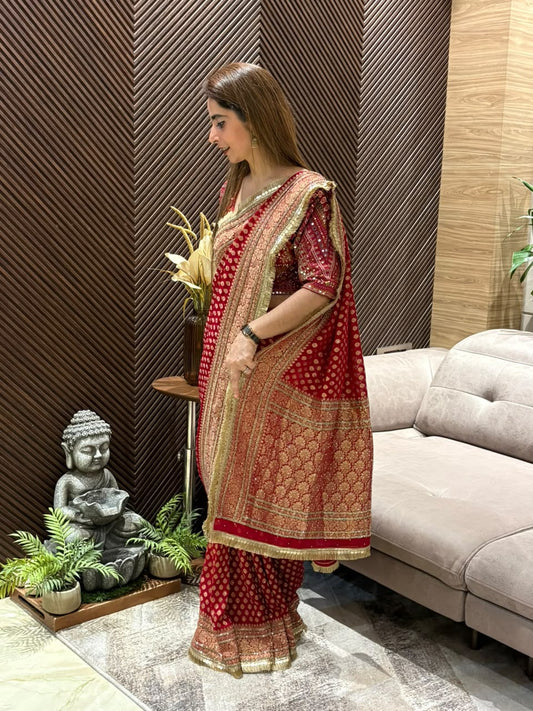 Ethnic wardrobe with this stunning running saree