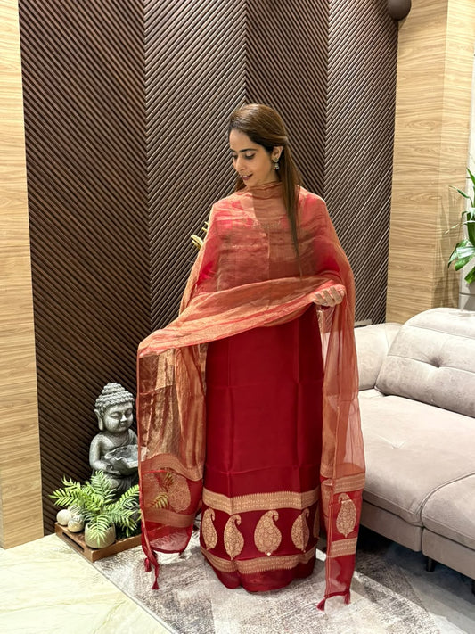 Graceful blend organza unstitched suit