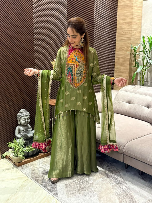 Stunning tissue shimmer suit set