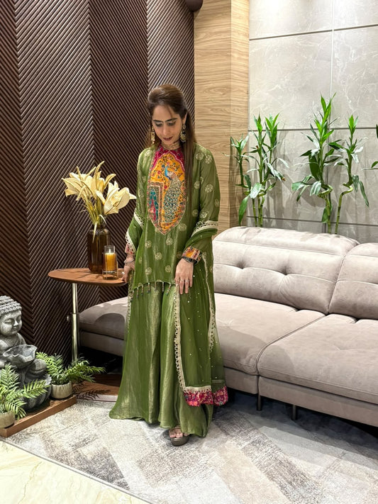 Stunning tissue shimmer suit set