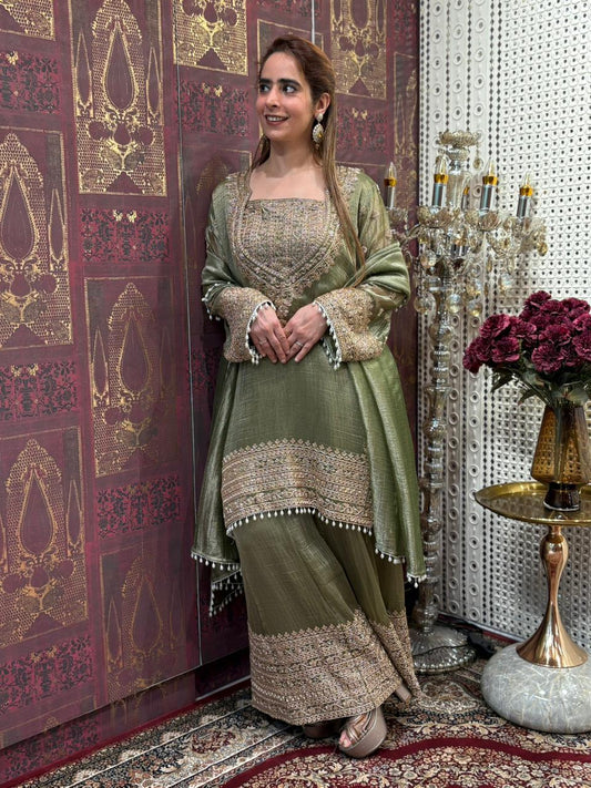 Elevate your festive wardrobe with this stunning tissue