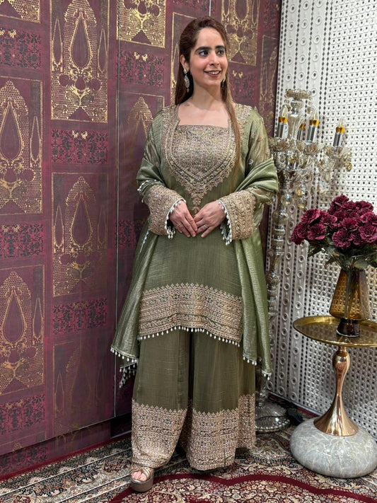 Elevate your festive wardrobe with this stunning tissue