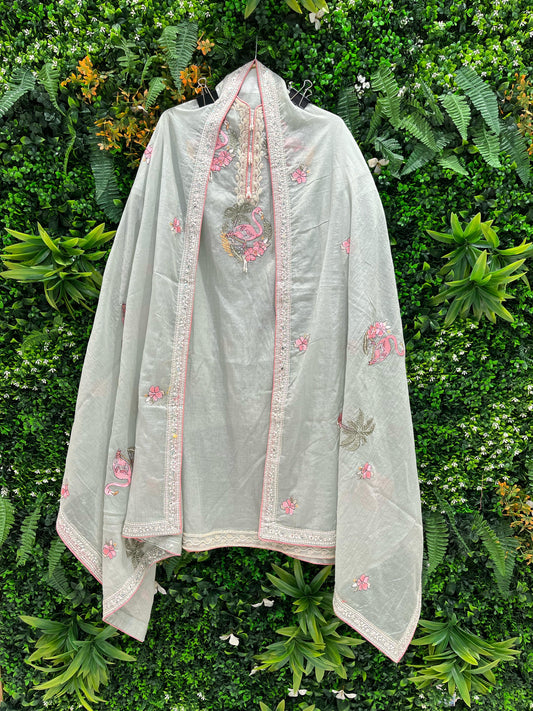 The top fabric is made from soft, breathable mul cotton,