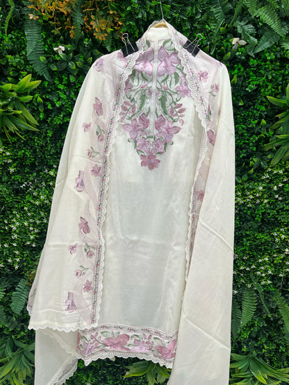 Enhance your ethnic wardrobe with this beautifully designed