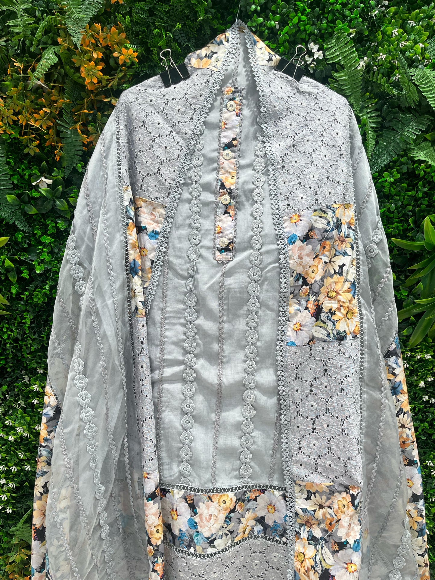 Elegance with this charming unstitched suit set crafted from soft mul cotton fabric