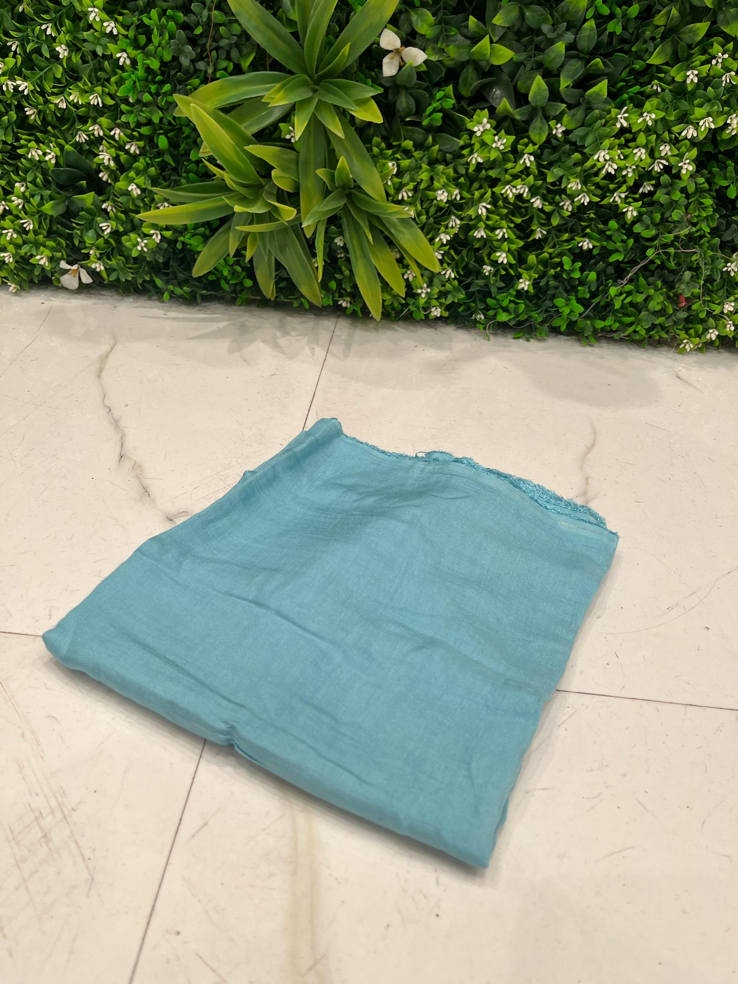 Elegance with this charming unstitched suit set crafted from soft mul cotton fabric