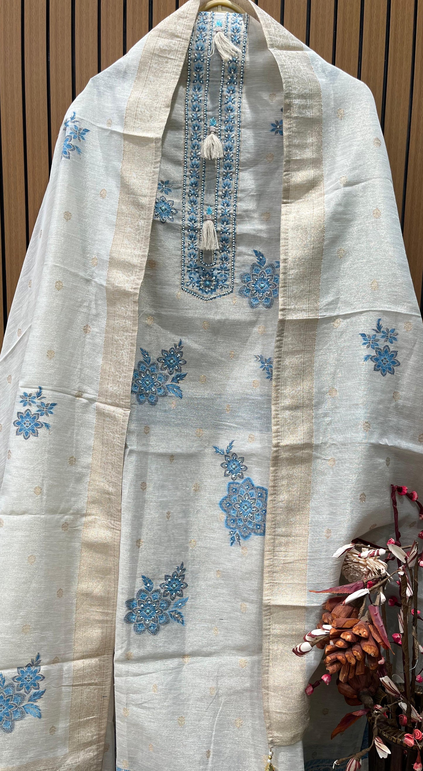 Ethnic collection with this unstitched linen shimmer suit set